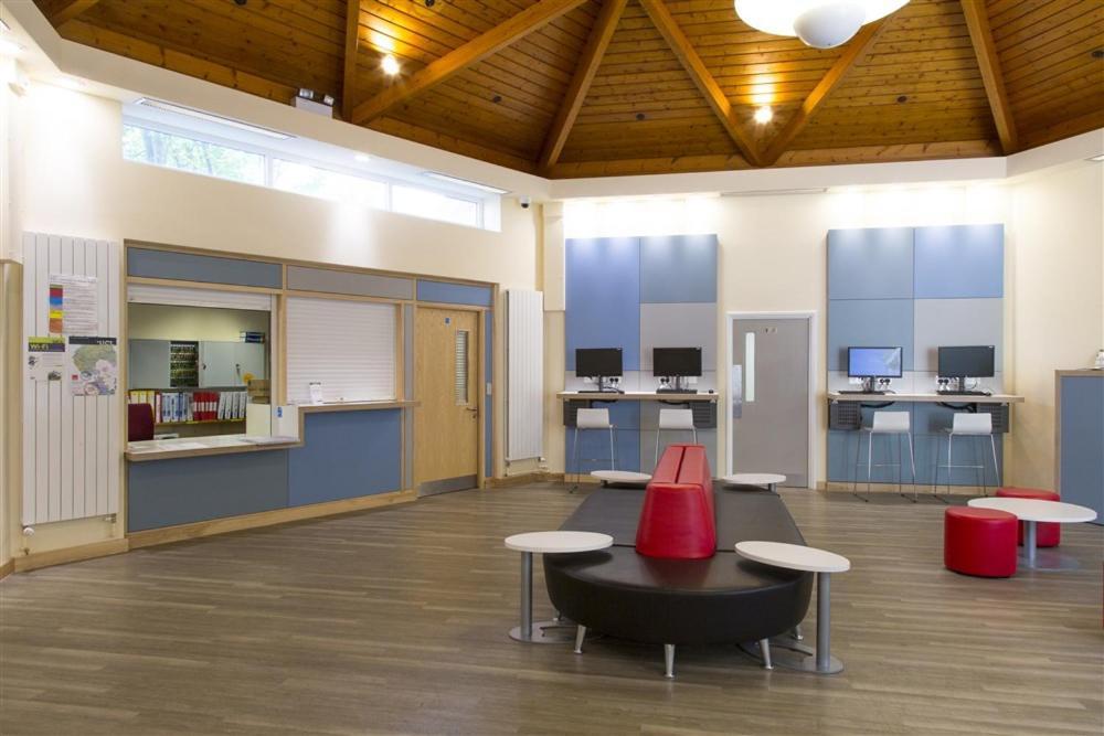 Ifor Evans Hall, Camden Лондон Екстериор снимка