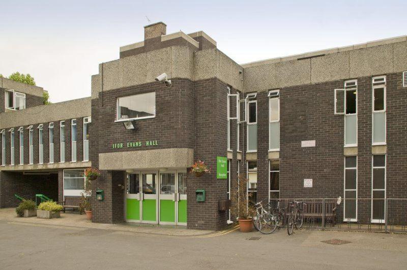 Ifor Evans Hall, Camden Лондон Екстериор снимка